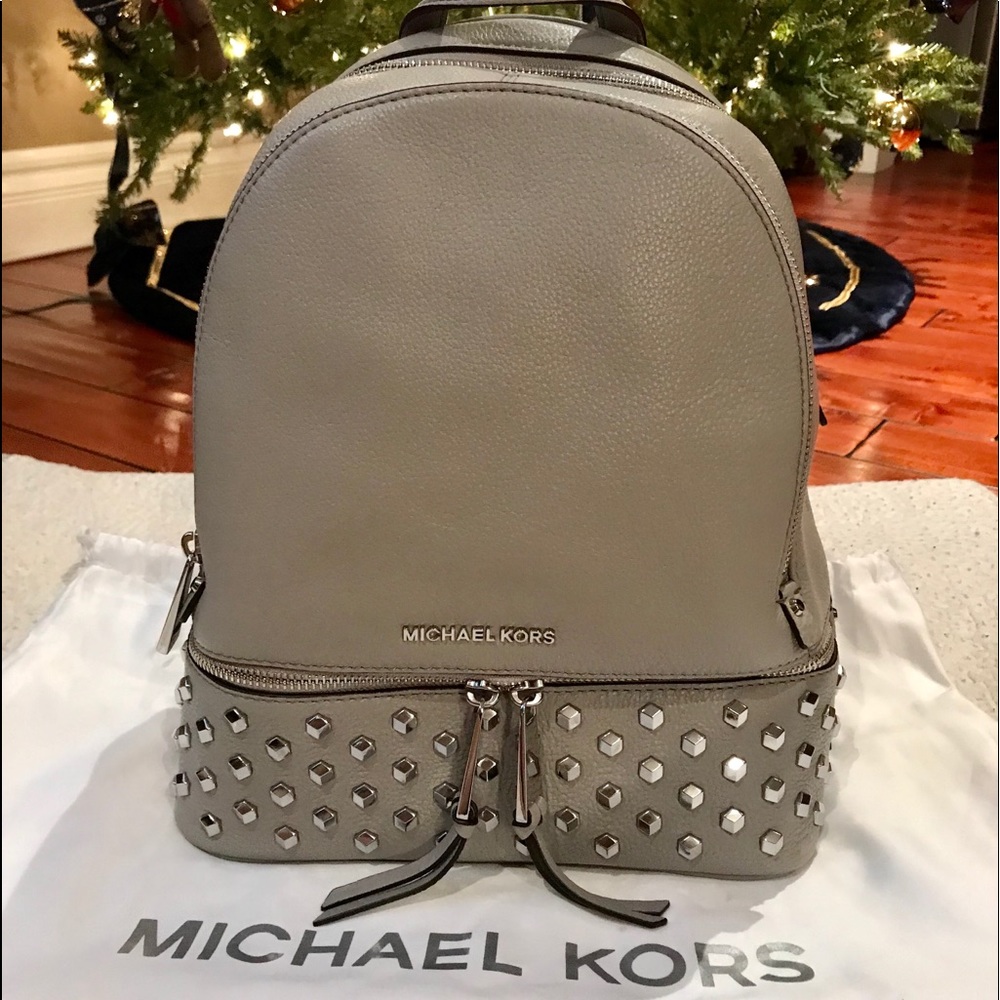 MIchael Kors Rhea Med Pearl Grey Backpack
